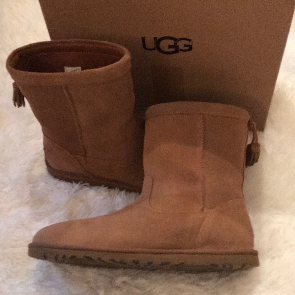 UGG Mia Chestnut Tassel Boots/Booties - Picture 5 of 8